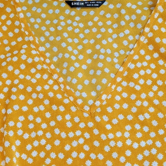 🌼Large SHEIN Yellow Top🌼 - Picture 6 of 9
